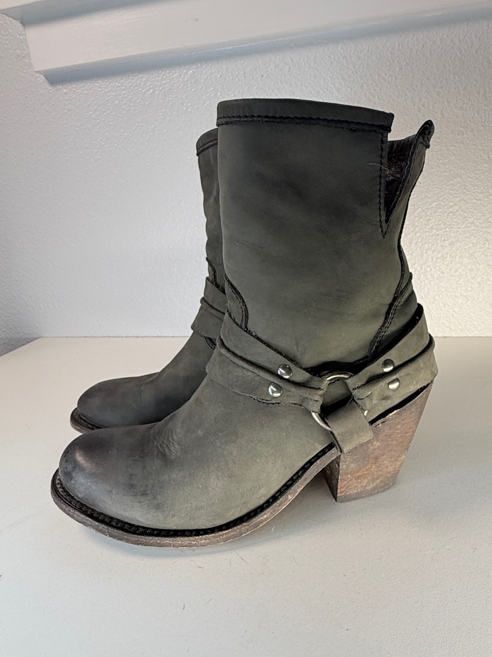 Independent Gray Leather Harness Moto Boots Chunky Heel Ankle Boots 8.5